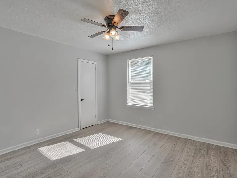 603 Spruce Dr — Photo 9