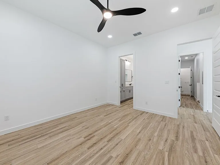 158 S Academy Ave — Photo 14