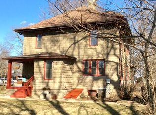 901 School St, Henry, IL 61537