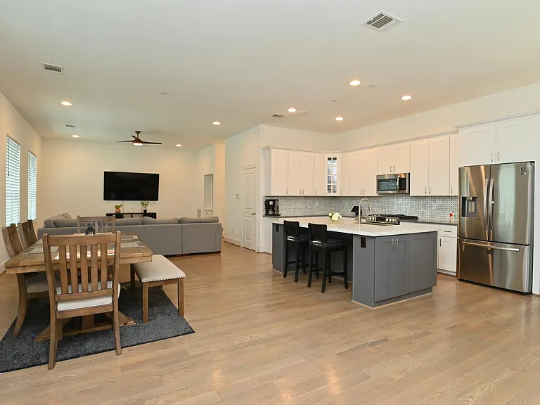 1117 W 16th St #C — Photo 24