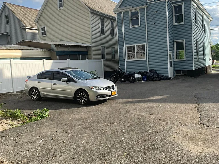 yard / private parking