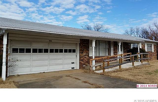 2nd image of 302 W 4th St