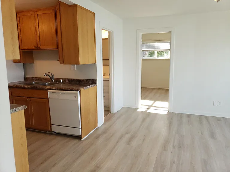 310 Perry Ave N — Photo 8