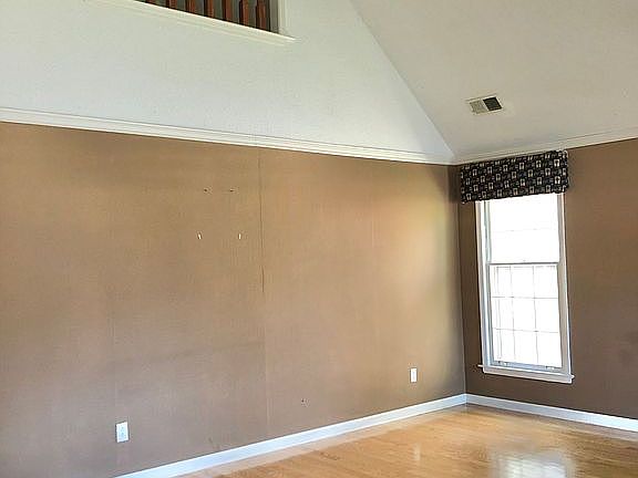 3rd image of 2079 Stafford Park Ln