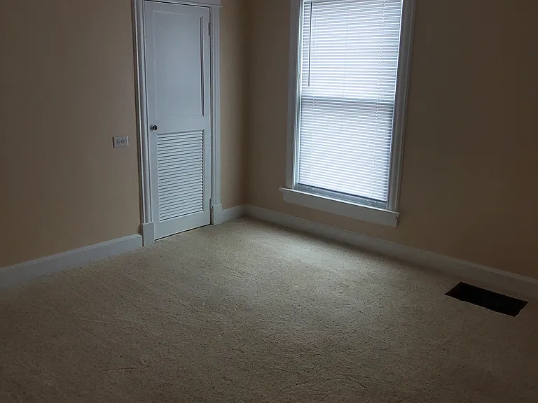 511 Olive St — Photo 8