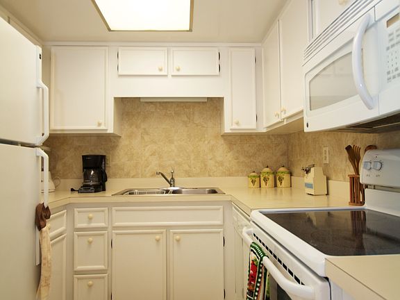 4th image of 3800 Saxon Dr APT 53c