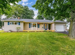 270 Oakdale Dr, Webster, NY 14580