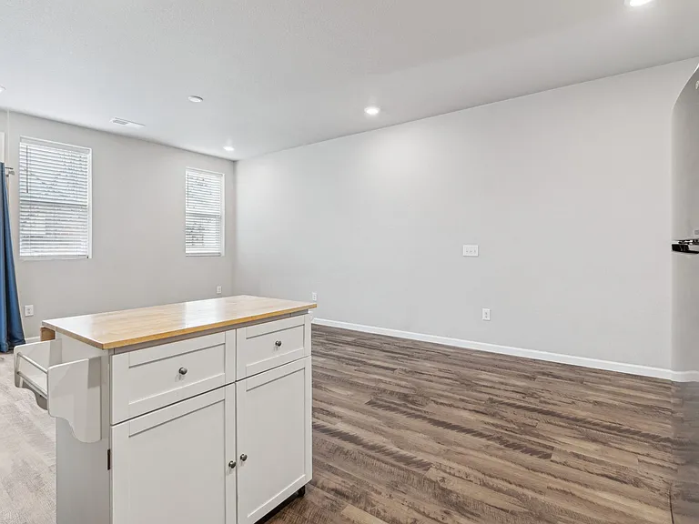 1050 Oak Cir — Photo 10