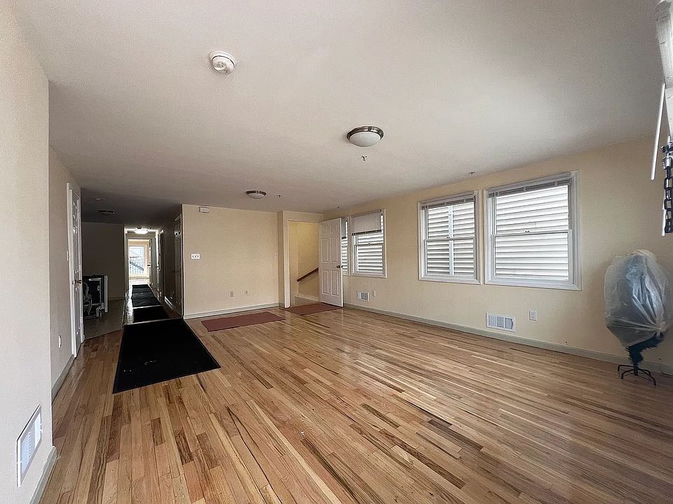 1st image of 4709 Broadway APT 2