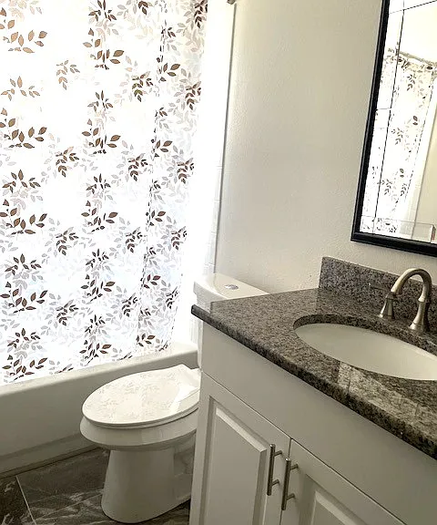 1100 Lowry Ave #33 — Photo 10