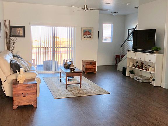 2nd Floor: Living Room