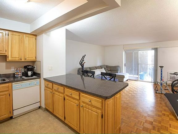 3rd image of 1025 Hancock St Unit 3D