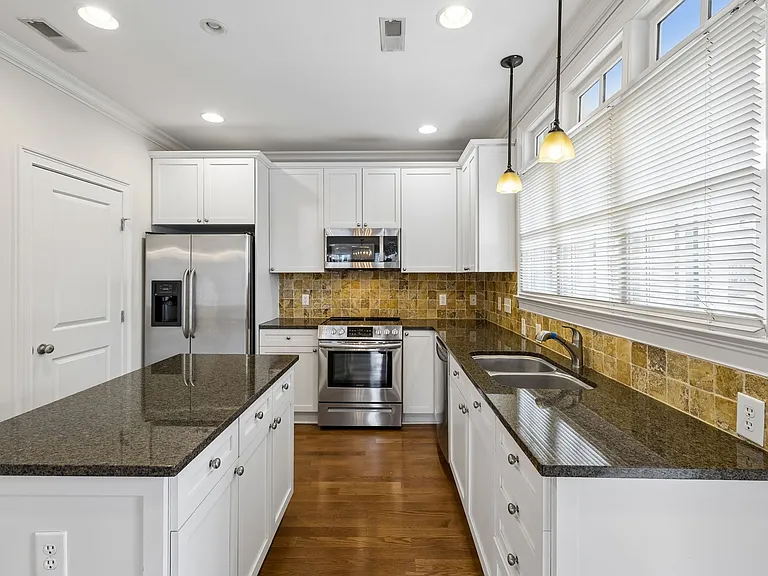 2110 Acklen Ave #101 — Photo 13