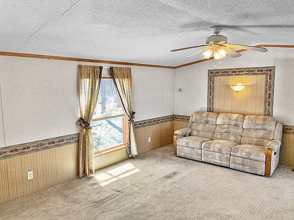 5th image of 126 Trout Ct