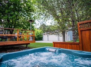 2420 Bretigne Dr, Lincoln, NE 68512