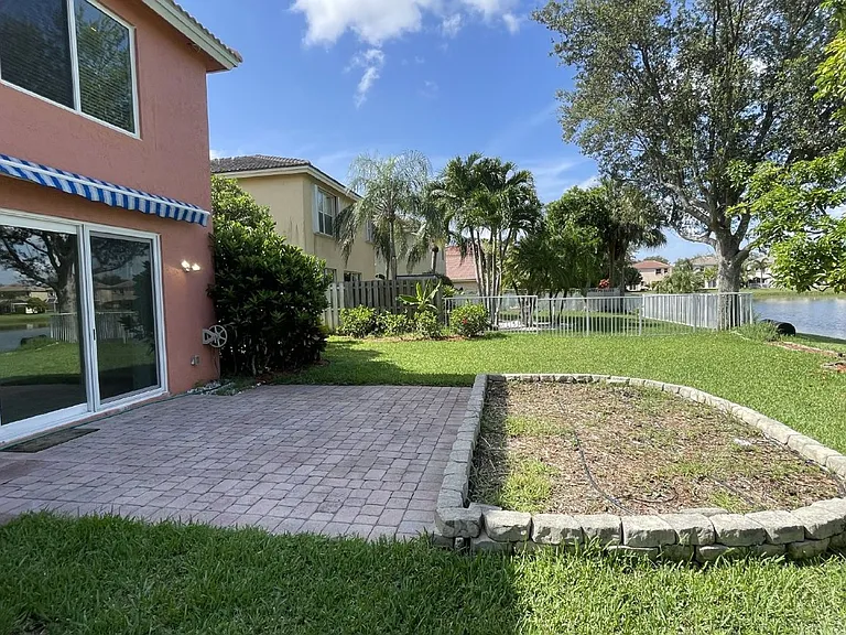 4857 Victoria Cir — Photo 33