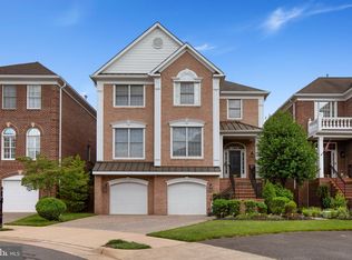 8011 Wolftrap Rd, Dunn Loring, VA 22027