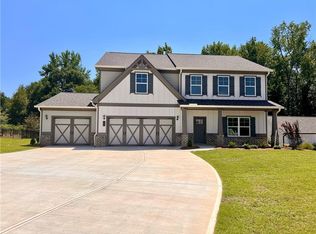 645 Rocky Springs Dr, Jefferson, GA 30549