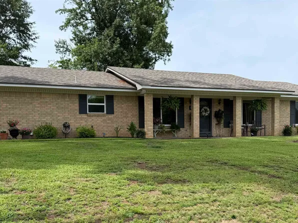 2106 E Harold St, Gladewater, TX 75647