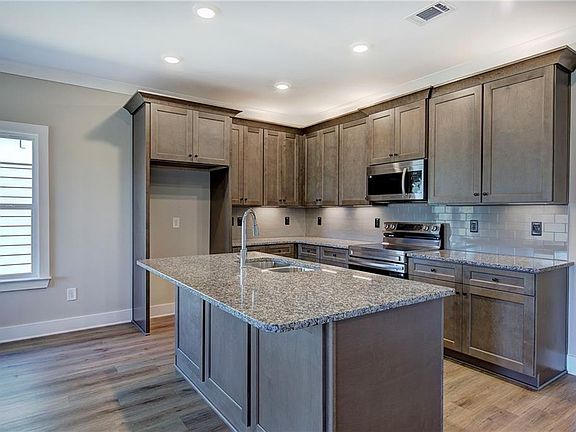 3rd image of 146 Sunflower Cir
