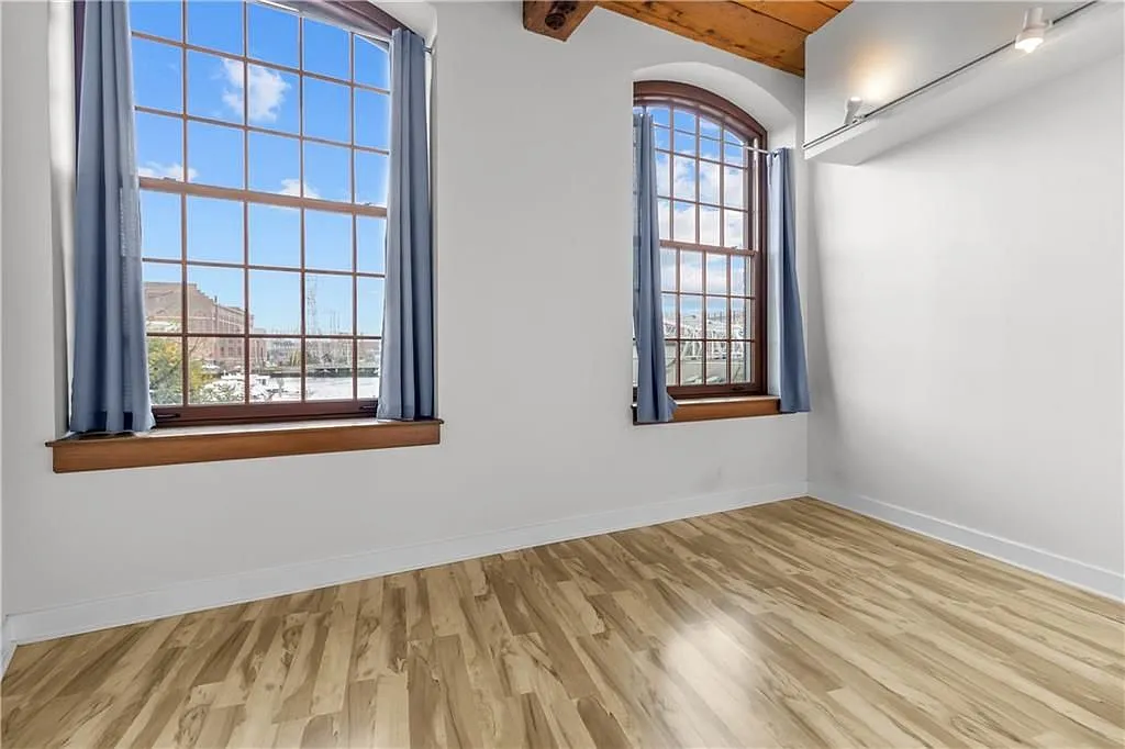 Building Photo - 555 S Water St #219