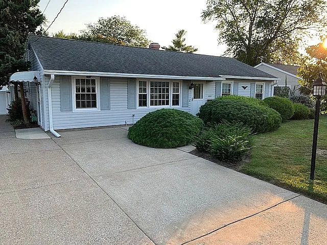 2912 N Bayview Ln photo 1