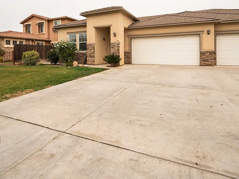 856 Reagan Ave — Photo 2