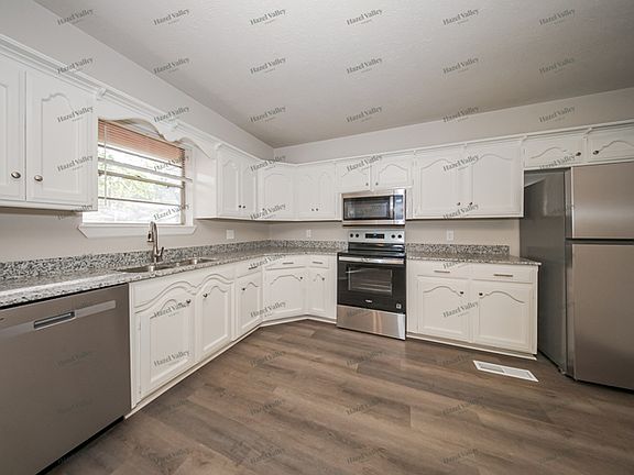 5th image of 3301 N Glenvalley Dr