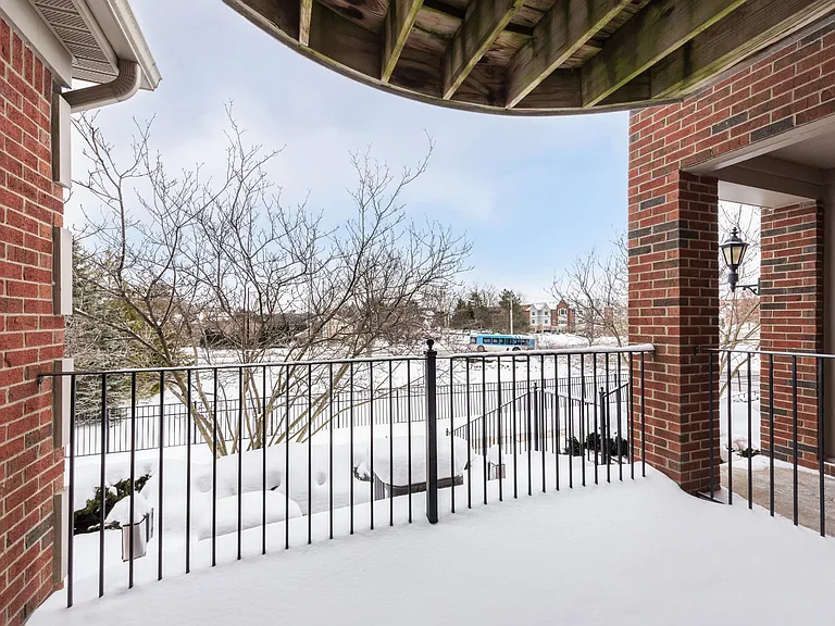 120 W Oakbrook Dr — Photo 13