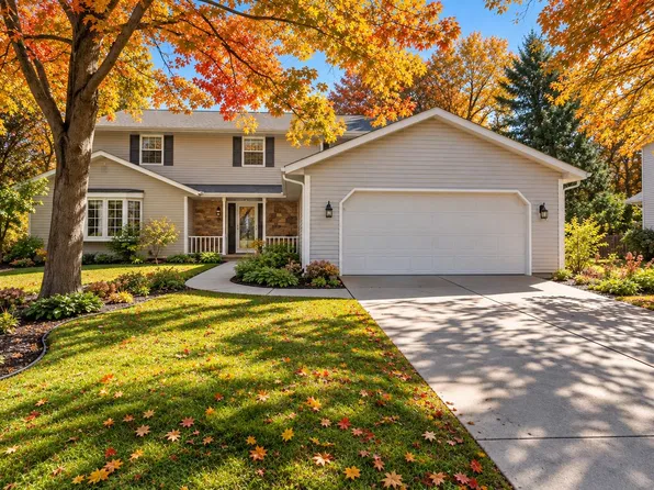 425 E Fox Run Cir, Green Bay, WI 54302