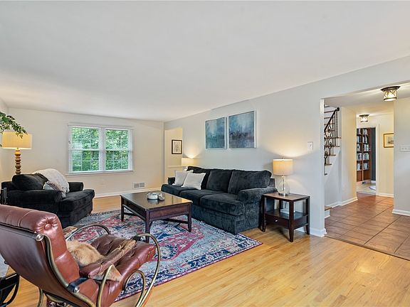 4th image of 2035 Menold Dr