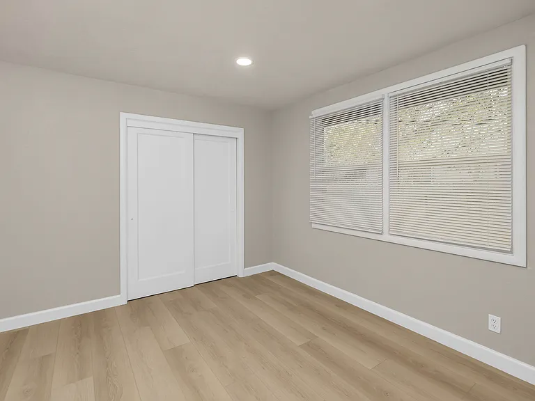 El Camino Duplexes — Photo 58