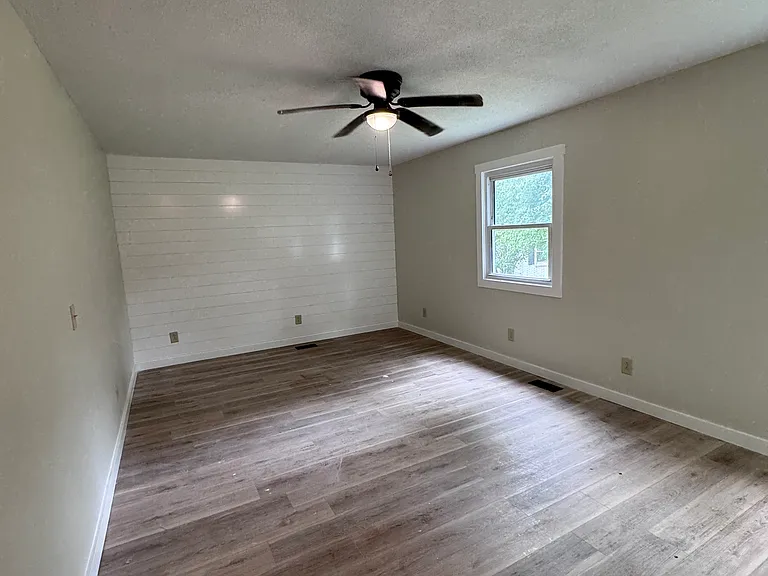 135 Hunter Ave — Photo 9