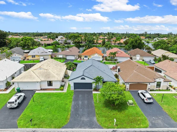 15121 S Waterford Drive, Davie, FL 33331