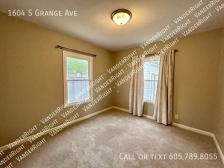 1604 S Grange Ave — Photo 17
