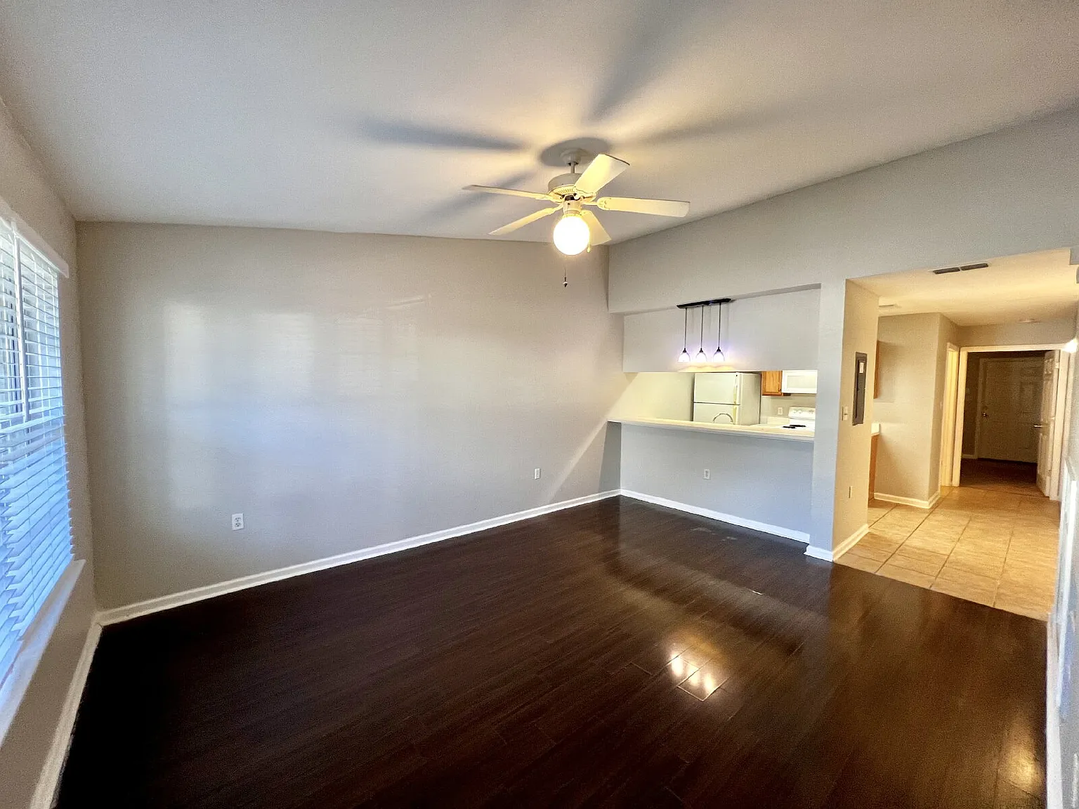 3 bed, 3.0 bath, 1209 sqft, $1,425 — Photo 4