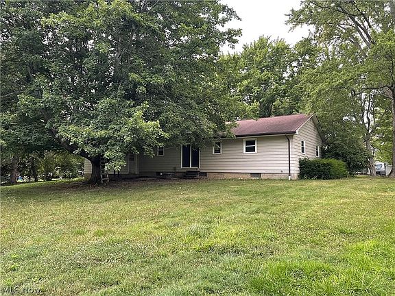 3rd image of 376 Susan Dr