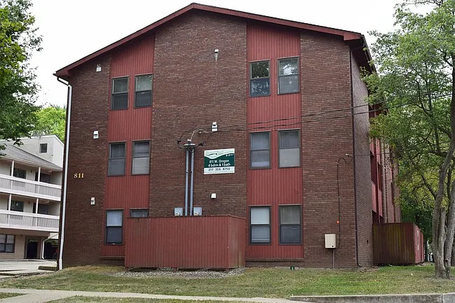 811 W Oregon St — Photo 1