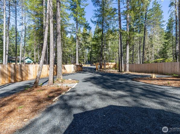 61 N Kings Way S, Hoodsport, WA 98548