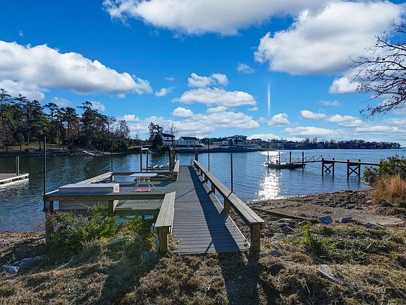 2nd image of 115 Setting Sun Ln