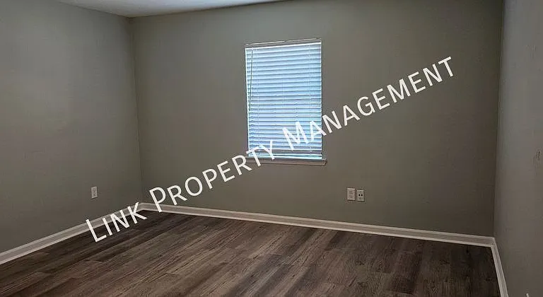 900 Peppermill Rd #900A — Photo 3