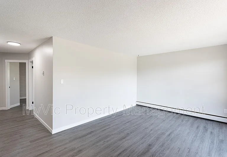 4418 50th St — Photo 10
