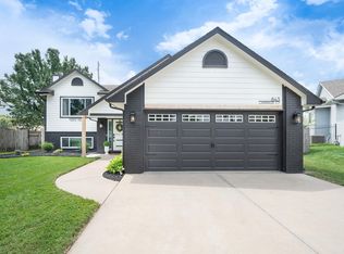843 Carriage Ct, Maize, KS 67101