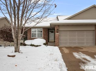 5377 Red Fox Rd, Bettendorf, IA 52722