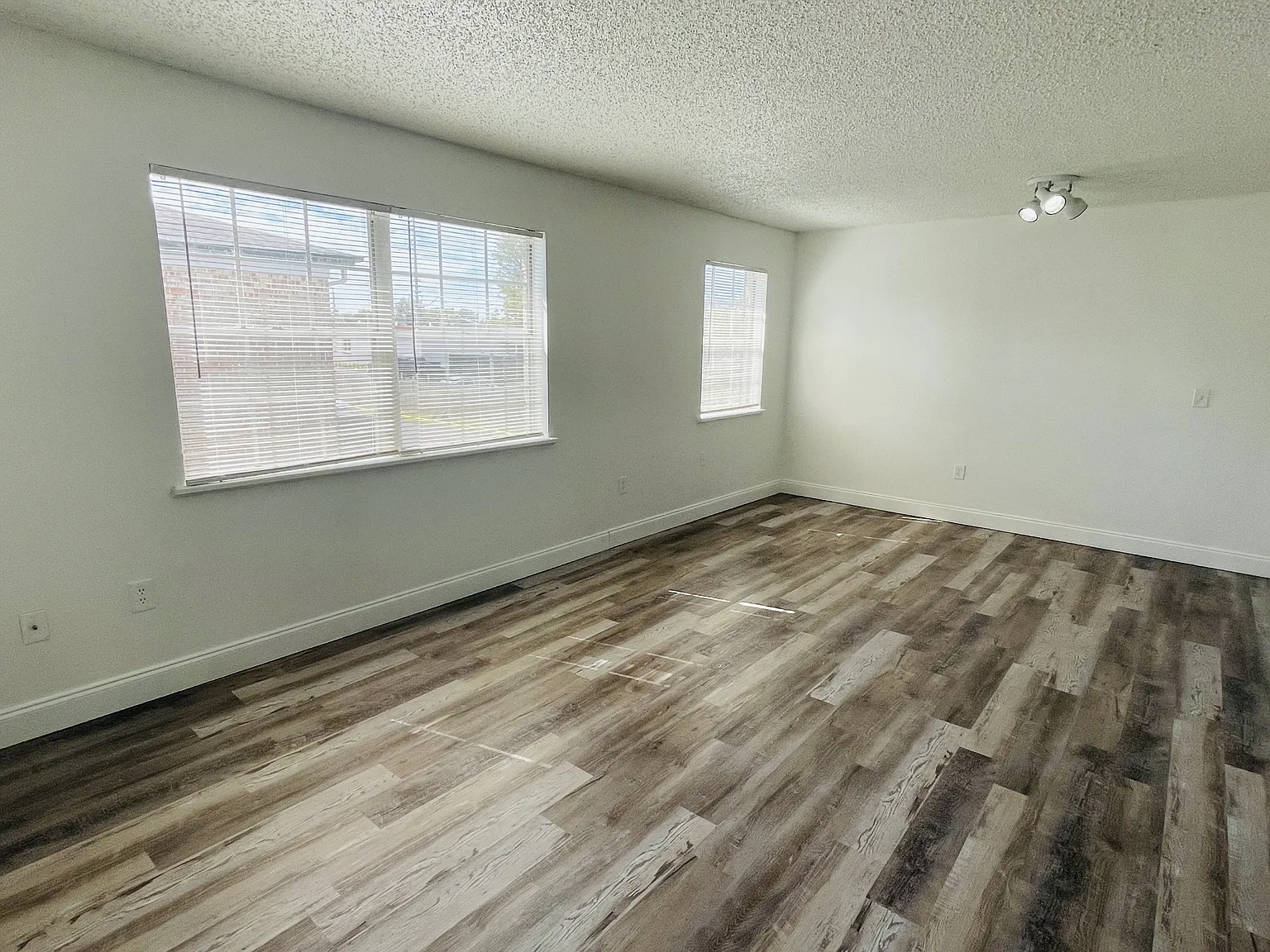 5317 Curry Ford Road, O201 - O201 — Photo 3