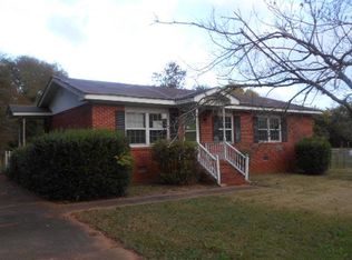 185 Gloria Dr, Wedgefield, SC 29168