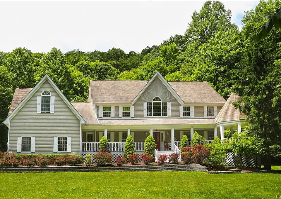 1st image of 7 Deerfield Ln