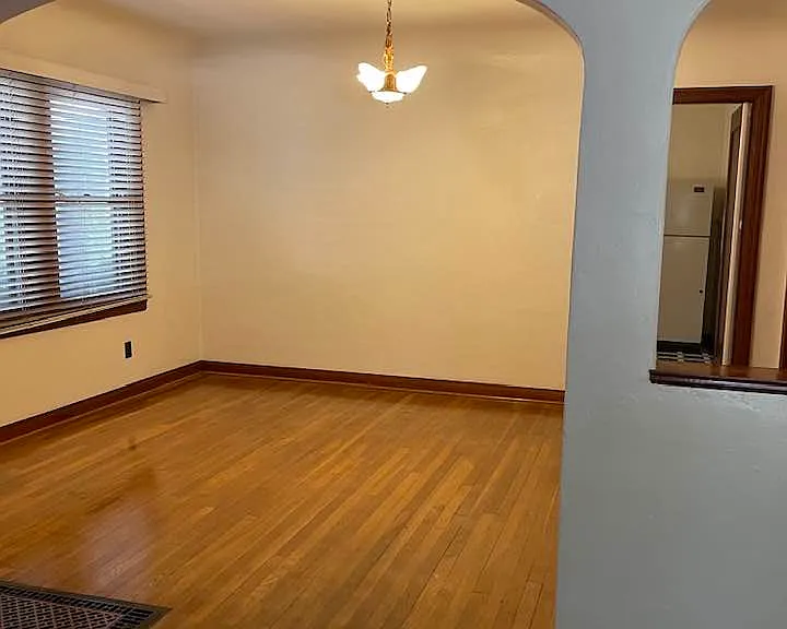 410 W Walnut St — Photo 12