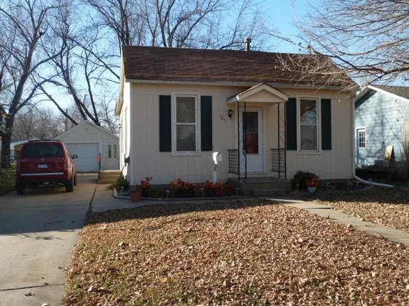 707 Plum St, Wamego, KS 66547