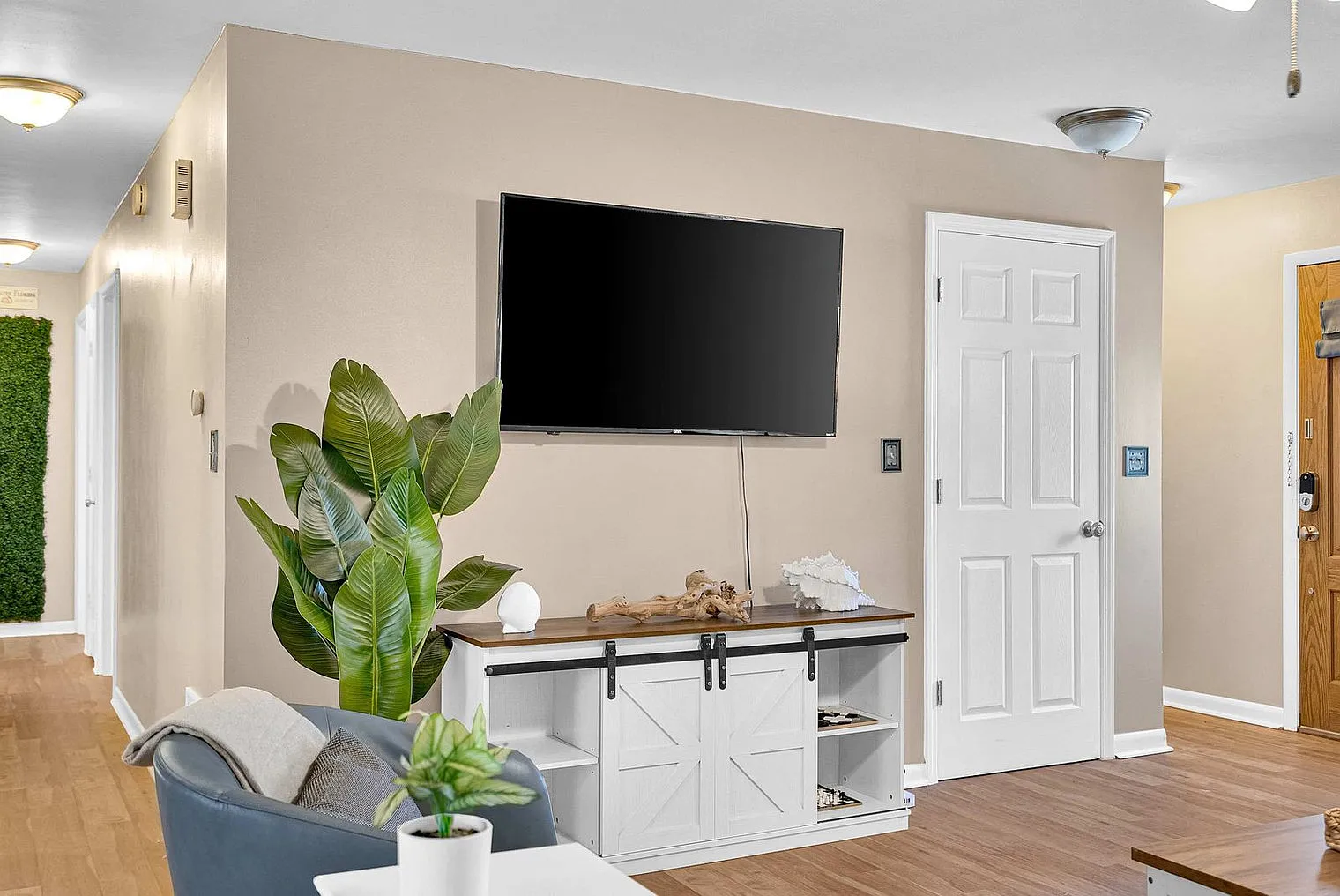 4 bed, 3.0 bath, 1646 sqft, $6,658 — Photo 3